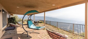 5 Bedrooms &3 Bathrooms House spacious living room and amazing View of Oakhurst