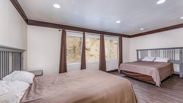 5 bedrooms, free WiFi, bed sheets