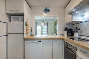 Fridge, microwave, oven, dishwasher