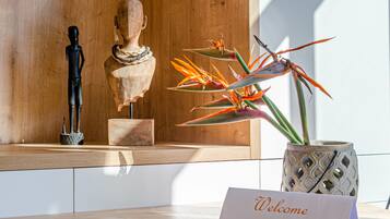 Appartement Design (B) | Restauration dans la chambre