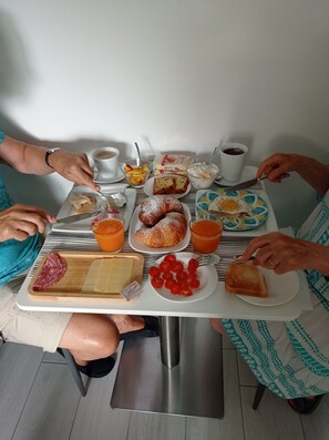 Dagelijks ontbijtbuffet (toeslag)