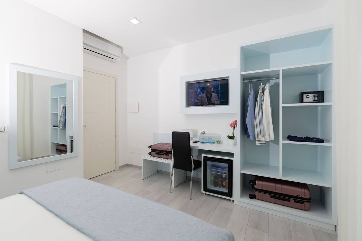 Deluxe Double Room, Hill View (Balcone finestra) | Interior