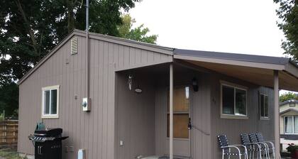 Clean and cute,1 bed, 1 bath, small town setting across from city park.