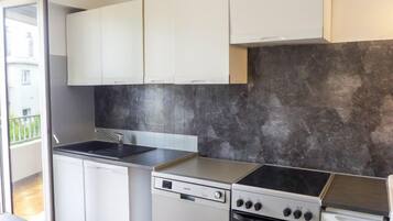 Réfrigérateur, micro-ondes, four, lave-vaisselle