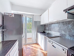Fridge, microwave, oven, dishwasher