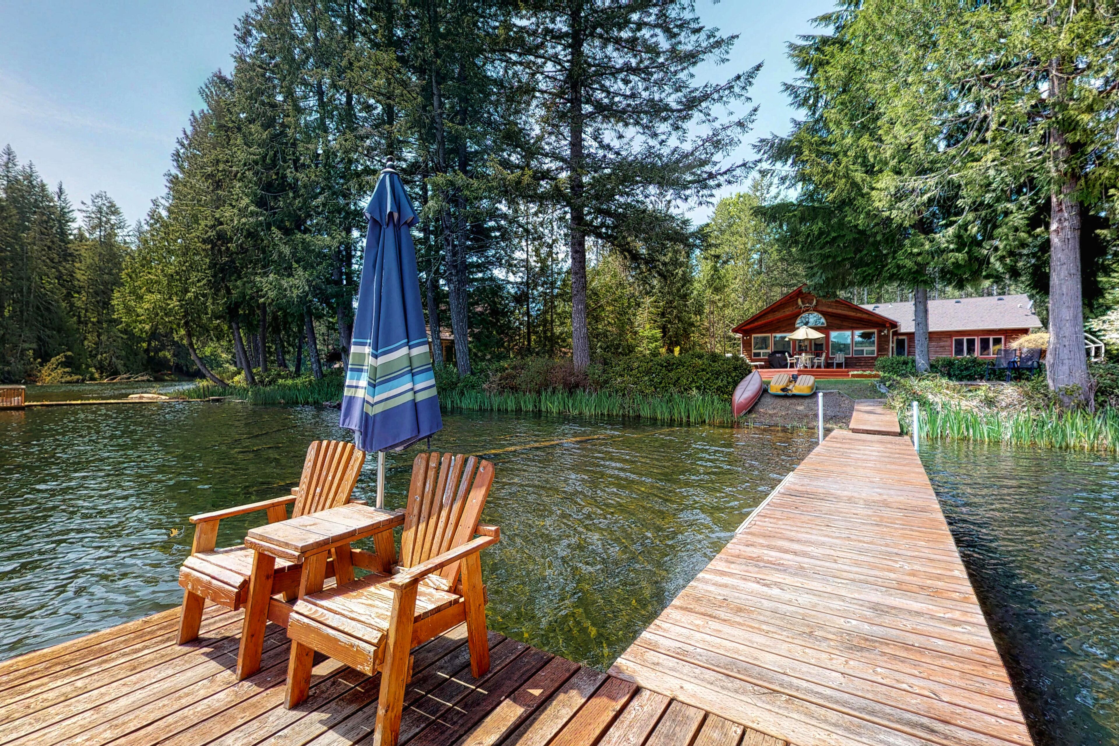 Waterfront, family friendly home w/ dock & kayaks - dogs welcome