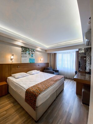 Habitación doble superior | Ropa de cama de alta calidad y minibar