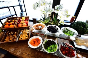 Daily buffet breakfast for a fee - B Guest Hotel (Istanbul)