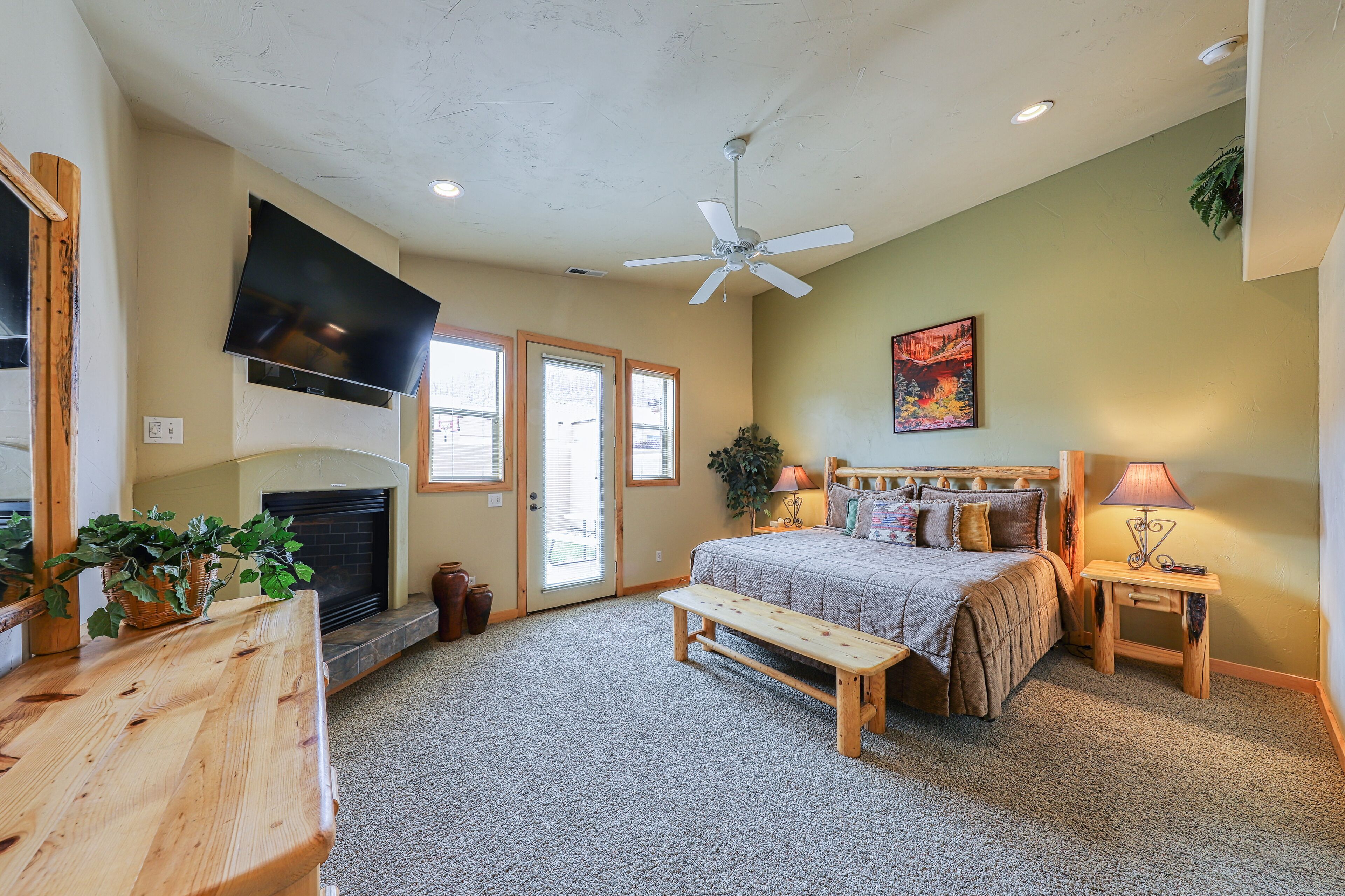 2 bedrooms, iron/ironing board, Internet, bed sheets