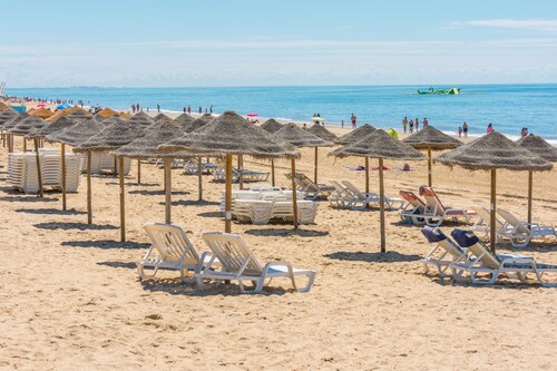 Cozy Townhouse in Islantilla: Enjoy the Beach, Golf and Adventures
