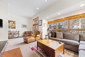 TV - Spacious Condo within walking distance to Chair 20 & access  to Grand Hyatt Amenities (Vail)