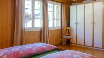 2 chambres, bureau, accès Internet