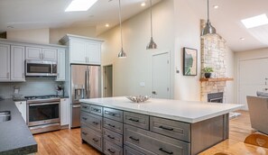 Fridge, microwave, dishwasher, coffee/tea maker