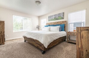 3 bedrooms, desk, iron/ironing board, free WiFi
