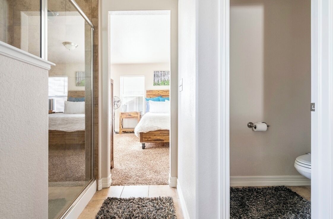 3 habitaciones, escritorio, tabla de planchar con plancha y wifi gratis 