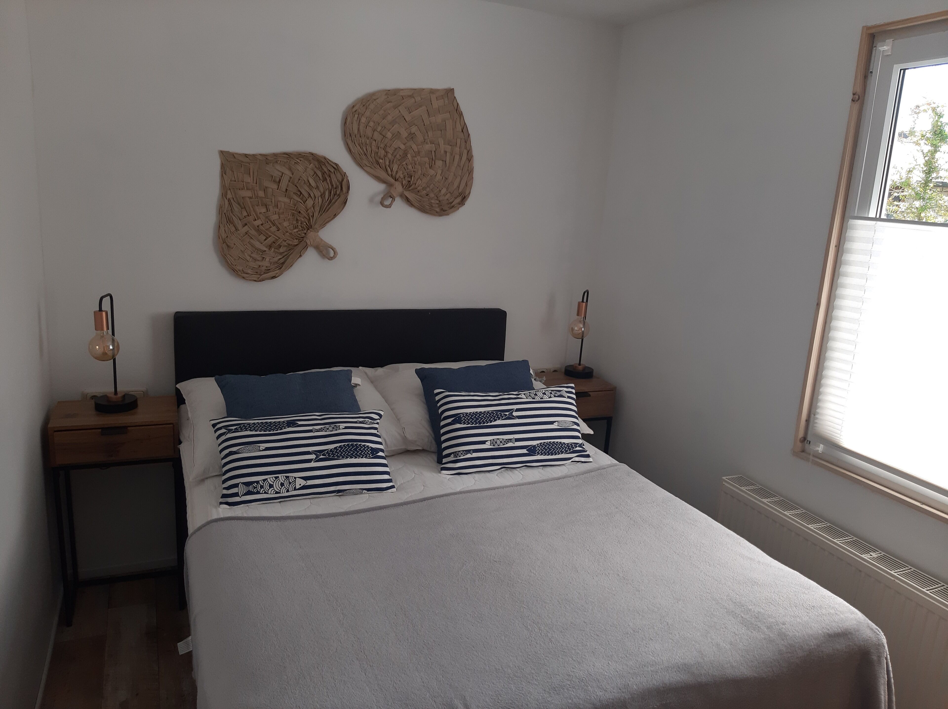 2 多间卧室、免费 WiFi、床单