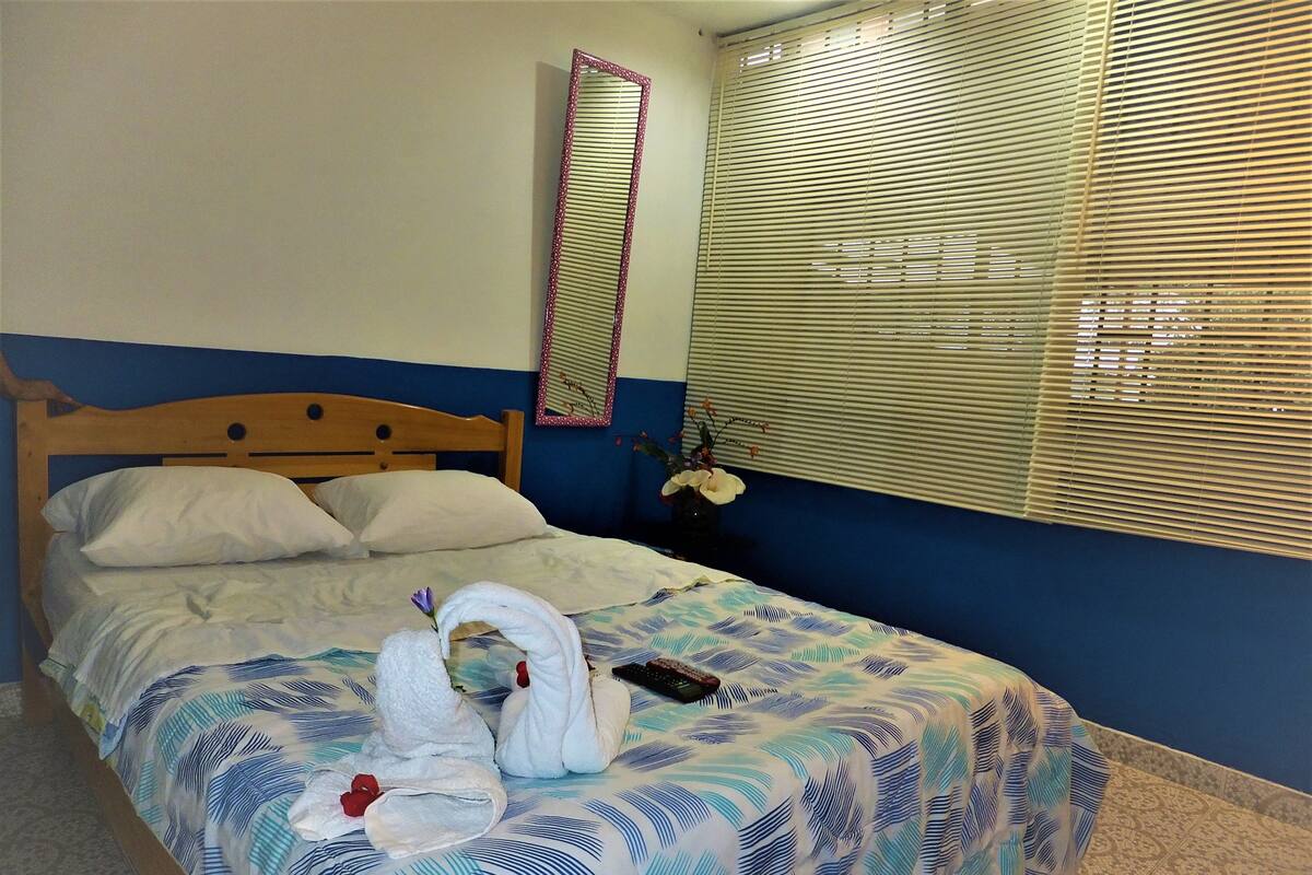 Iron/ironing board, rollaway beds, free WiFi