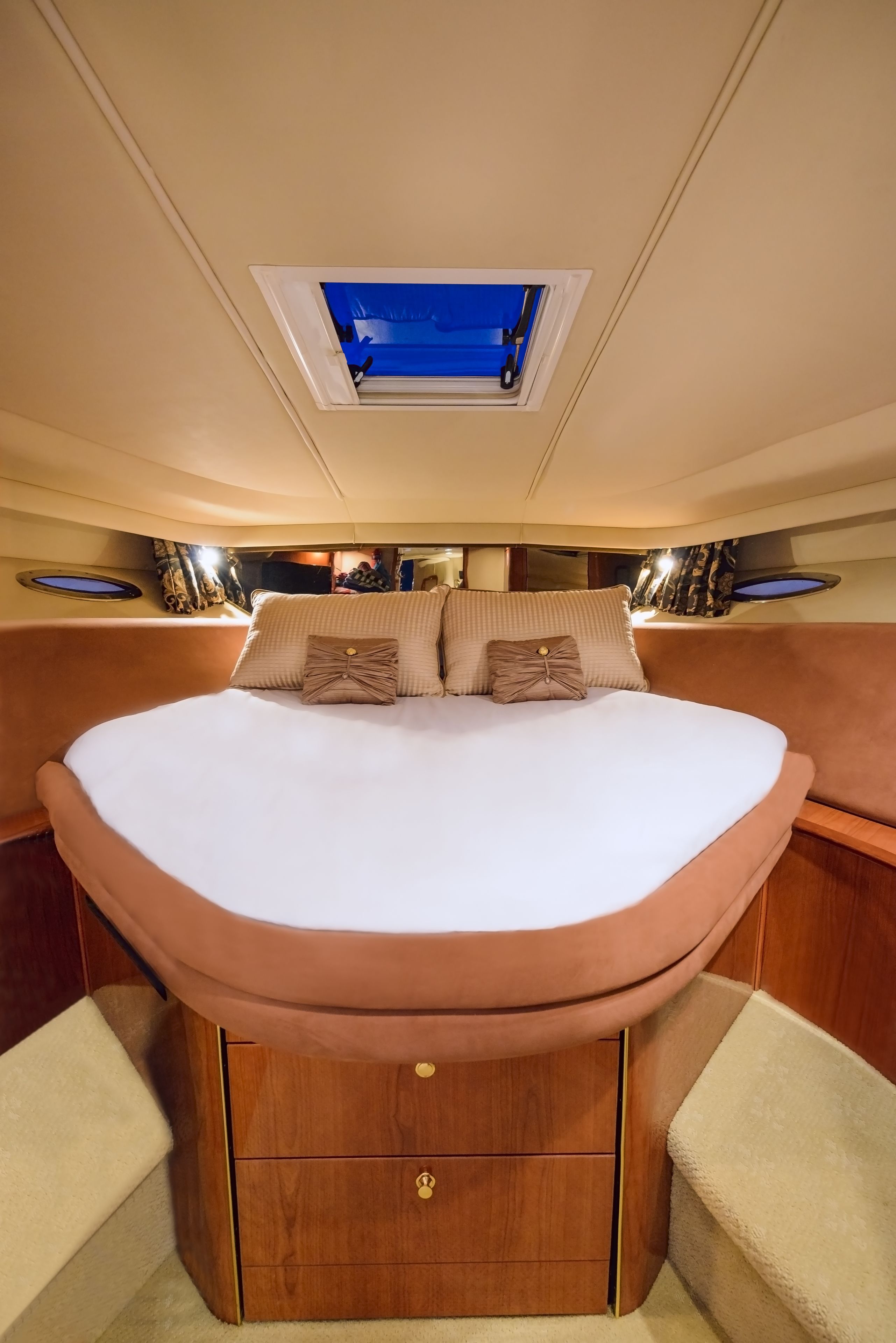 Photo - Luxury Yacht Hotel