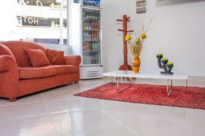 Chambre Standard, 1 lit double | Coin séjour | Télévision à écran plat