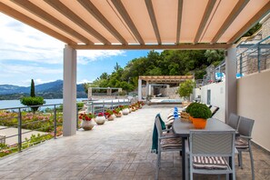 屋外ダイニングエリア