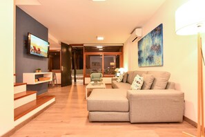 Smart TV - Morea Suites 5 by VillaGranCanaria (Puerto Rico)