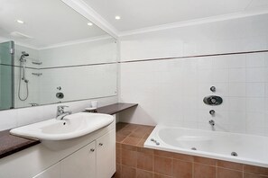 Bathtub