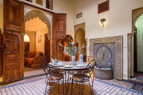 Dining - Magnificent Riad (175m2) for a radiant and comfortable stay. (Salé)