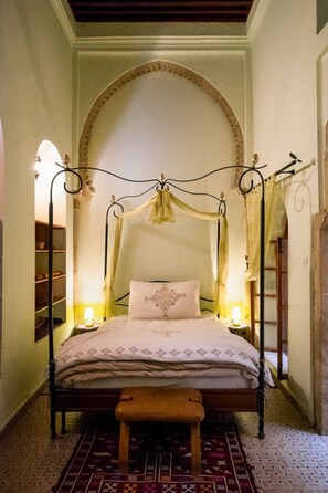 4 bedrooms, free WiFi, bed sheets - Magnificent Riad (175m2) for a radiant and comfortable stay. (Salé)