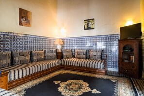 TV, DVD player - Magnificent Riad (175m2) for a radiant and comfortable stay. (Salé)