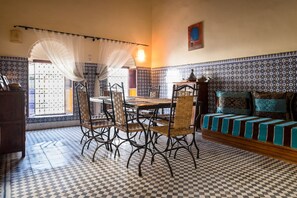 Dining - Magnificent Riad (175m2) for a radiant and comfortable stay. (Salé)