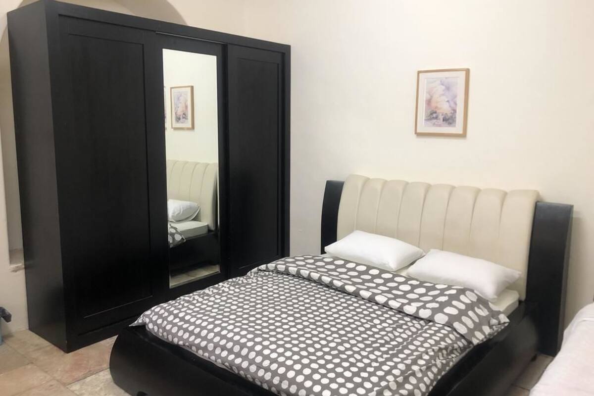 Chambre de base double ou avec lits jumeaux, Plusieurs lits | AccĂšs au Wi-Fi (inclus), literie fournie