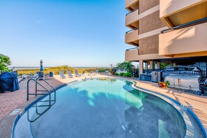 Een verwarmd zwembad