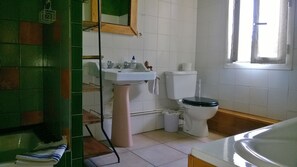 Sèche-cheveux, serviettes fournies