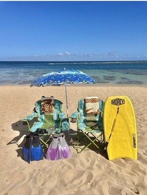 Beach nearby, sun loungers, beach towels