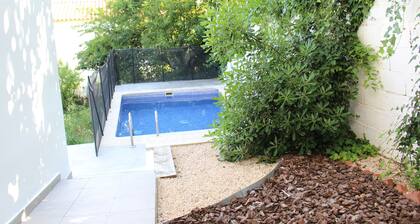 BEAUTIFUL HOUSE 20 MIN FROM BARCELONA WITH POOL AND BARBECUE!