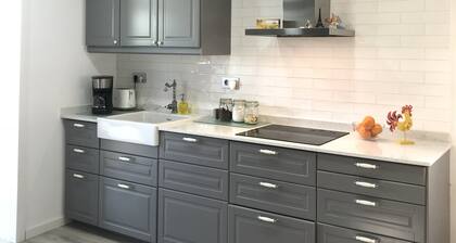 BEAUTIFUL HOUSE 20 MIN FROM BARCELONA WITH POOL AND BARBECUE!