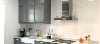 BEAUTIFUL HOUSE 20 MIN FROM BARCELONA WITH POOL AND BARBECUE!