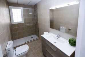 Douche, serviettes fournies