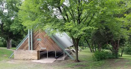 located near nature trail, mesquite rodeo, and downtown Dallas