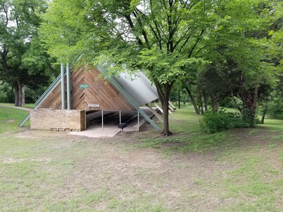 located near nature trail, mesquite rodeo, and downtown Dallas