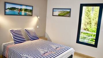 2 bedrooms, iron/ironing board, free WiFi