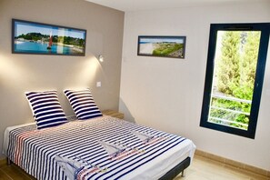 2 bedrooms, iron/ironing board, free WiFi