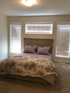 4 quartos, ferros/tábuas de passar roupa, Wi-Fi, roupa de cama