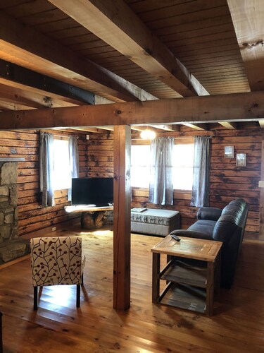 HEART OF THE VALLEY-5 BR Pet and Motorcycle Friendly