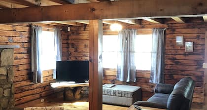 HEART OF THE VALLEY-5 BR Pet and Motorcycle Friendly