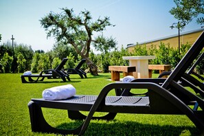Property grounds - La Corte del Pergolo, complex of trulli with pool and spa (Locorotondo)