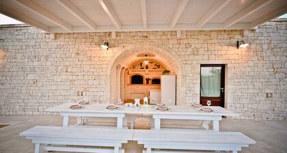La Corte del Pergolo, complex of trulli with pool and spa