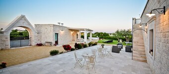 La Corte del Pergolo, complex of trulli with pool and spa