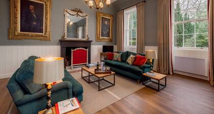 Grand castle apartment for four people