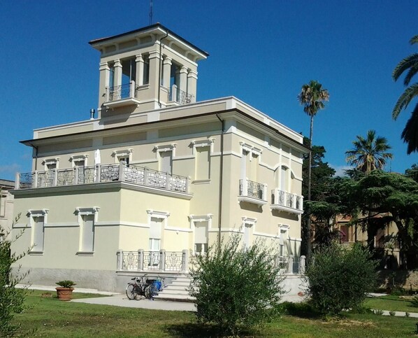 المنشأة من الخارج